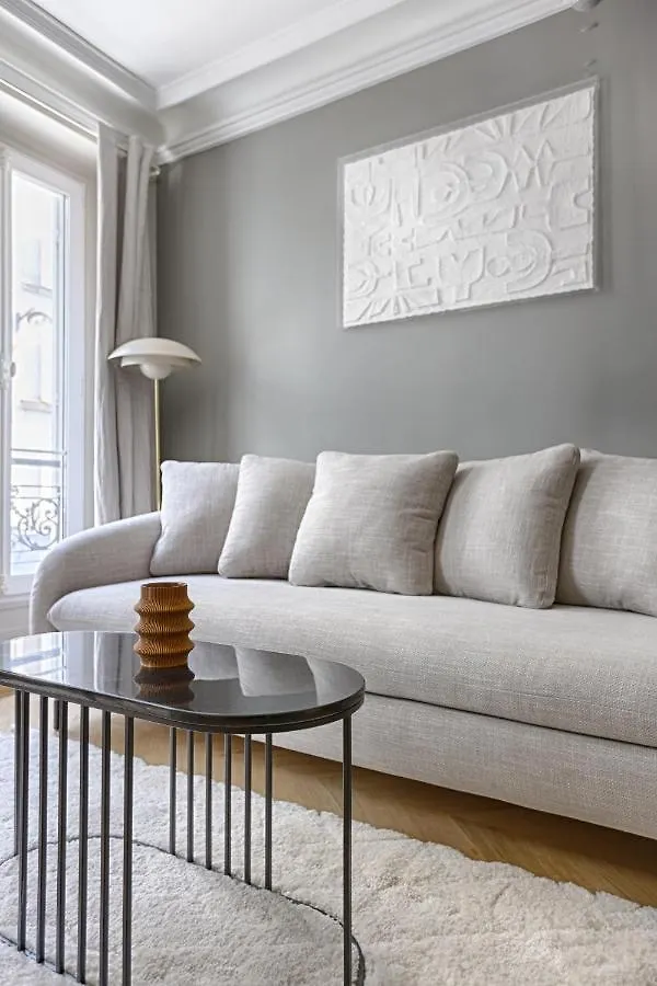 Unique Luxury Parisian Flat 2Br/6P -Champs Elysees 0*, Париж