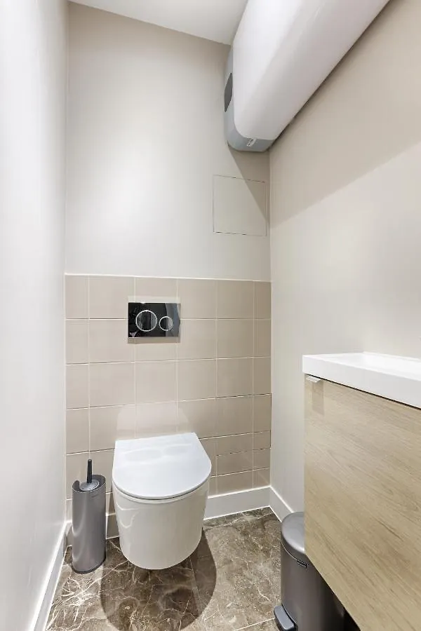 Апартаменты Unique Luxury Parisian Flat 2Br/6P -Champs Elysees