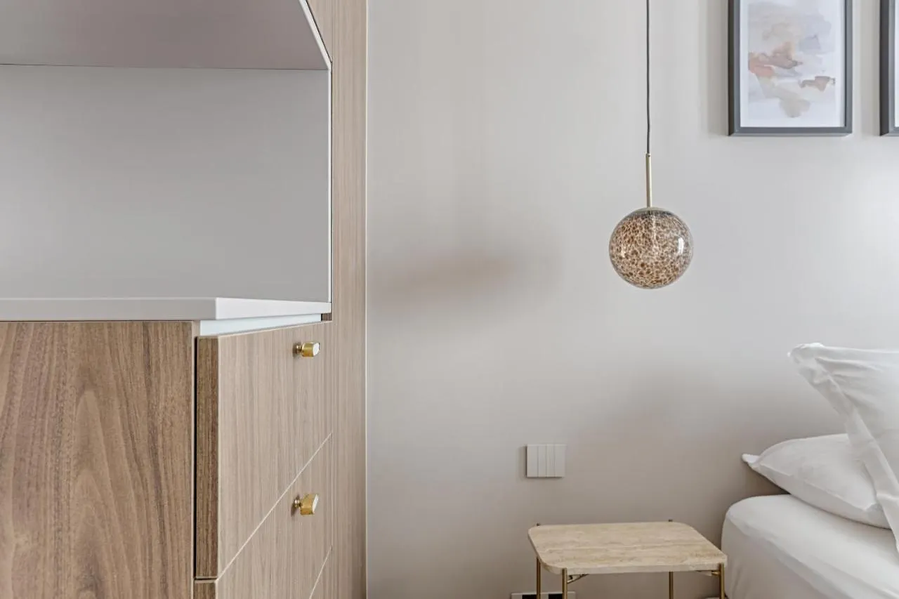 Unique Luxury Parisian Flat 2Br/6P -Champs Elysees Paryż