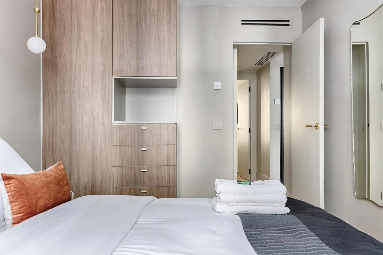 Apartament Unique Luxury Parisian Flat 2Br/6P -Champs Elysees