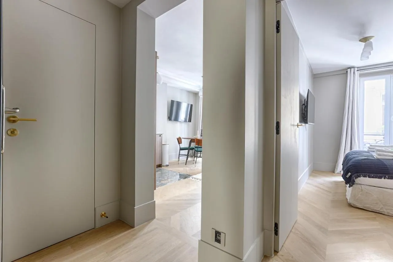 דירה Unique Luxury Parisian Flat 2Br/6P -Champs Elysees