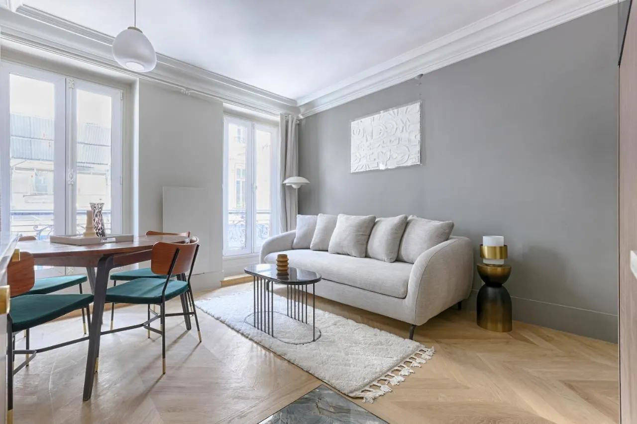 Apartament Unique Luxury Parisian Flat 2Br/6P -Champs Elysees