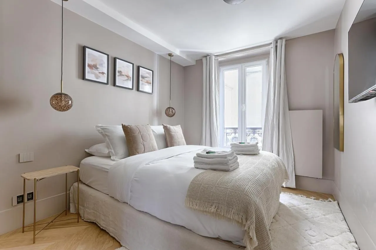 דירה Unique Luxury Parisian Flat 2Br/6P -Champs Elysees