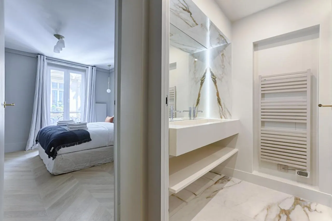 Unique Luxury Parisian Flat 2Br/6P -Champs Elysees 0*, פריז צרפת