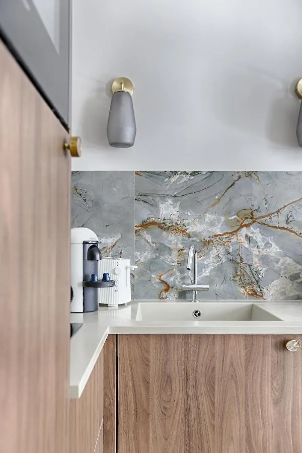 Unique Luxury Parisian Flat 2Br/6P -Champs Elysees