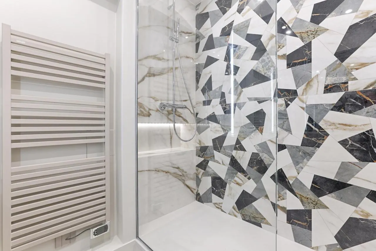 Apartament Unique Luxury Parisian Flat 2Br/6P -Champs Elysees
